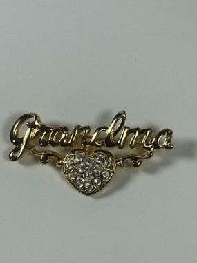 Grandma Heart Love Grandmother Brooch Pin Gold Tone Vintage Avon